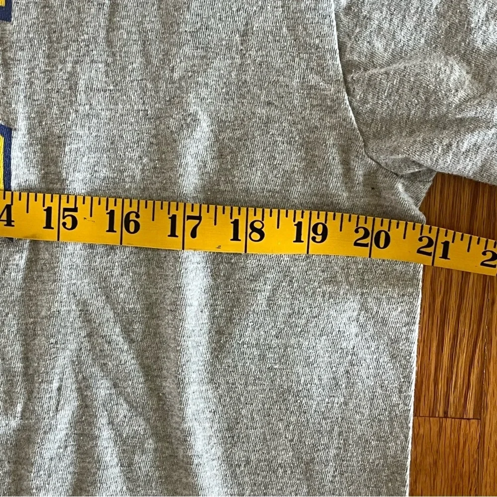Vintage NIKE Men's Heather Gray Tee Shirt with Yellow and blue Accents Sz XL TG